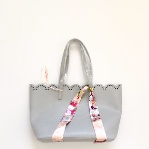 Kate & Alex Scalloped Tote Bag